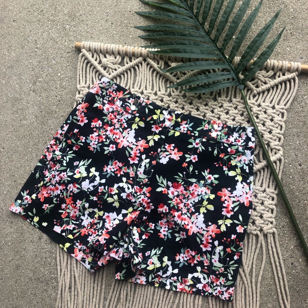Zara Basic Flower Print Shorts Size Small